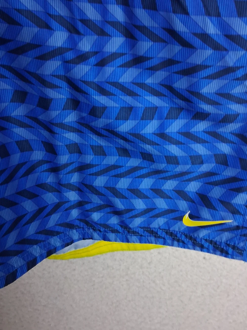 Nike Men's XXL Blue Chevron 8